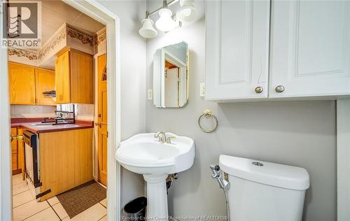 879 Felix Avenue, Windsor, ON - Indoor Photo Showing Bathroom
