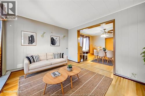 879 Felix Avenue, Windsor, ON - Indoor Photo Showing Living Room