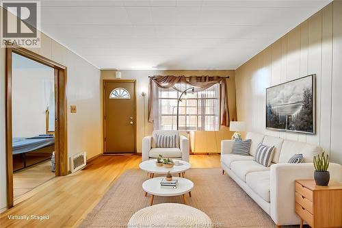 879 Felix Avenue, Windsor, ON - Indoor Photo Showing Living Room