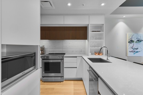 Kitchen - 707-151 Rue De La Rotonde, Montréal (Verdun/Île-Des-Soeurs), QC - Indoor Photo Showing Kitchen With Upgraded Kitchen
