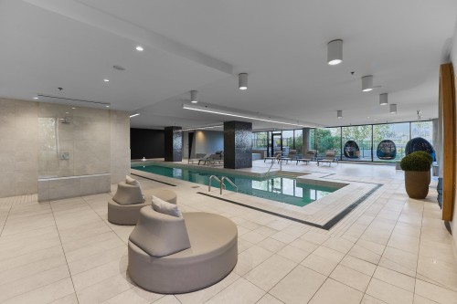 Pool - 707-151 Rue De La Rotonde, Montréal (Verdun/Île-Des-Soeurs), QC - Indoor Photo Showing Other Room With In Ground Pool