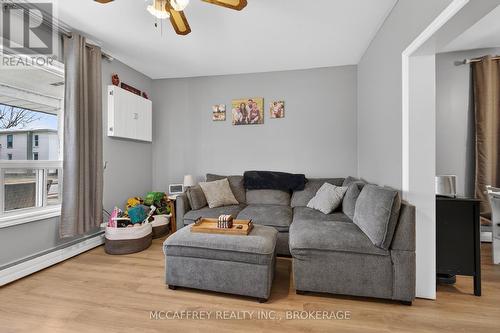 427 Thomas Street, Deseronto (Deseronto (Town)), ON - Indoor Photo Showing Living Room