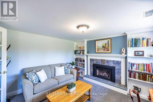 20 Twin Lane, Brighton, ON - Indoor Photo Showing Living Room With Fireplace