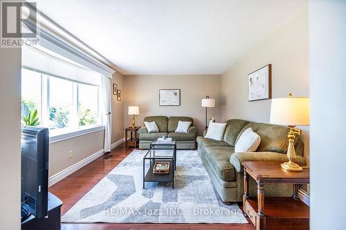 20 Twin Lane, Brighton, ON - Indoor Photo Showing Living Room