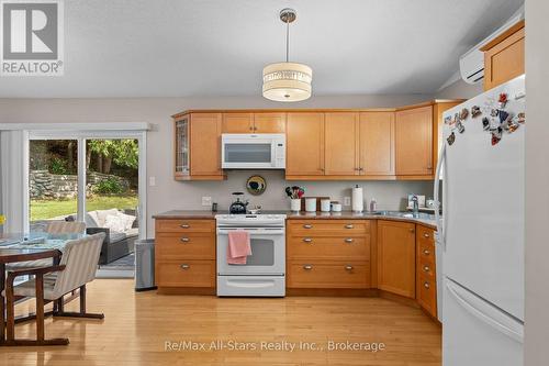45 Janlisda Drive, Kawartha Lakes (Fenelon Falls), ON - Indoor Photo Showing Kitchen
