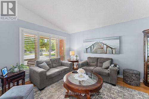 45 Janlisda Drive, Kawartha Lakes (Fenelon Falls), ON - Indoor Photo Showing Living Room