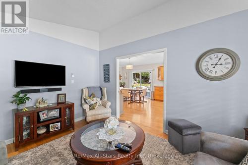 45 Janlisda Drive, Kawartha Lakes (Fenelon Falls), ON - Indoor Photo Showing Living Room