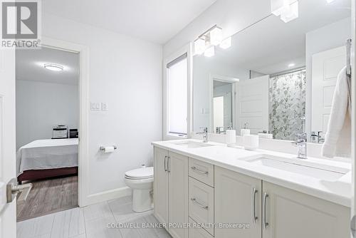 2202 Tripp Drive, London South (South V), ON - Indoor Photo Showing Bathroom