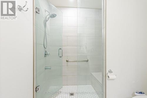 2202 Tripp Drive, London South (South V), ON - Indoor Photo Showing Bathroom