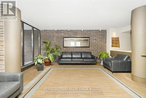 2003 - 71 Somerset Street W, Ottawa, ON - Indoor Photo Showing Living Room