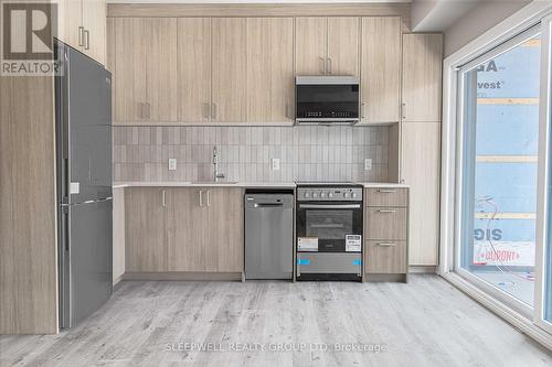 303 - 370 CAMBRIDGE STREET N , Ottawa, Ontario K1R 7B7 3