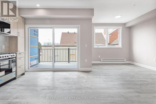 303 - 370 CAMBRIDGE STREET N , Ottawa, Ontario K1R 7B7 5