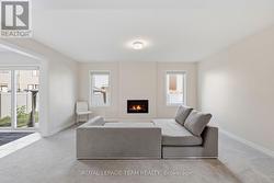 Living Room w Gas Fireplace - 