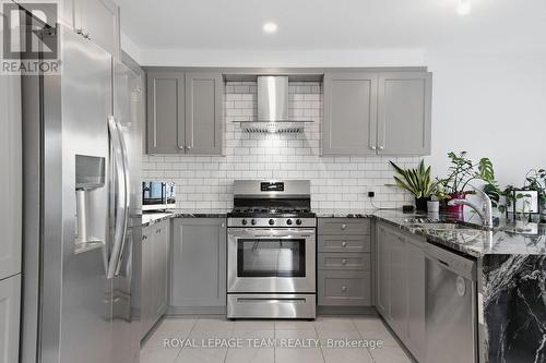 153 Unity Place, Ottawa, ON - Indoor Photo Showing Kitchen With Upgraded Kitchen