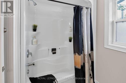 456 Daytona Drive, Fort Erie (Crescent Park), ON - Indoor Photo Showing Bathroom