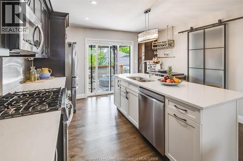 257 Robinson Avenue, Essex, ON - Indoor Photo Showing Kitchen With Double Sink With Upgraded Kitchen