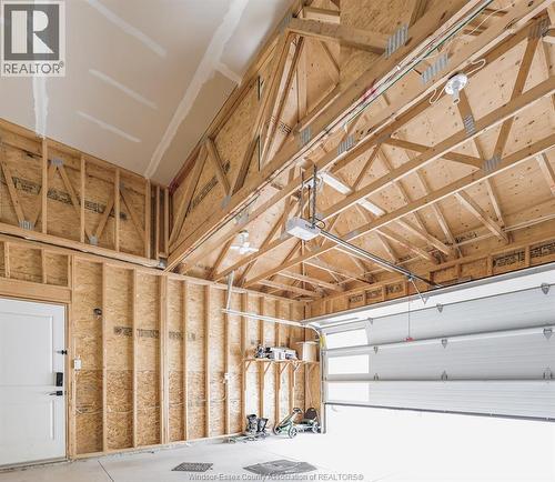 257 Robinson Avenue, Essex, ON - Indoor Photo Showing Garage