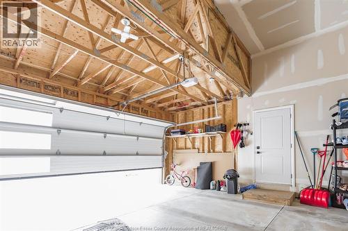 257 Robinson Avenue, Essex, ON - Indoor Photo Showing Garage