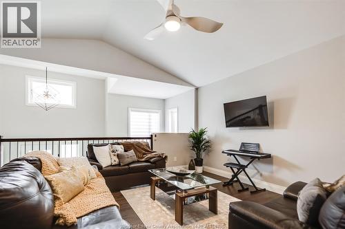 257 Robinson Avenue, Essex, ON - Indoor Photo Showing Living Room
