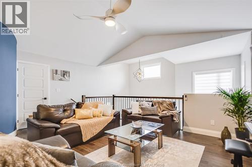257 Robinson Avenue, Essex, ON - Indoor Photo Showing Living Room