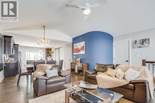 257 Robinson Avenue, Essex, ON - Indoor Photo Showing Living Room