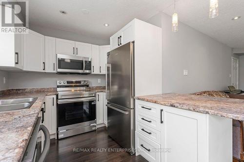 2248 Seton Crescent, Burlington, ON - Indoor Photo Showing Kitchen With Stainless Steel Kitchen With Double Sink With Upgraded Kitchen