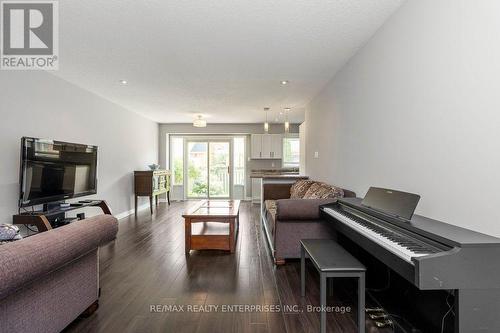 2248 Seton Crescent, Burlington, ON - Indoor Photo Showing Living Room