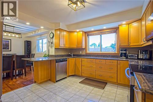39 Ainsworth Street, Stoney Creek, ON - Indoor Photo Showing Kitchen