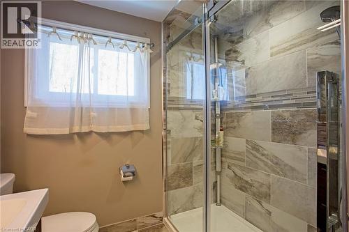 39 Ainsworth Street, Stoney Creek, ON - Indoor Photo Showing Bathroom