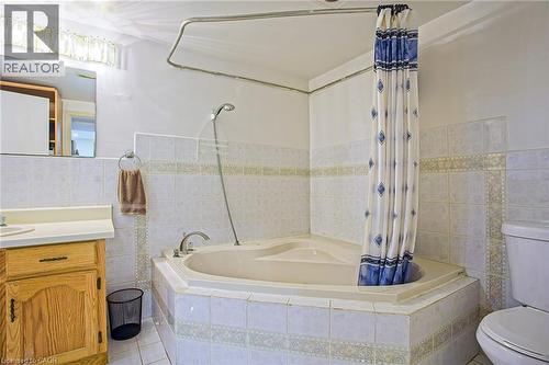 39 Ainsworth Street, Stoney Creek, ON - Indoor Photo Showing Bathroom