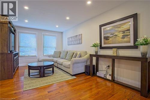 39 Ainsworth Street, Stoney Creek, ON - Indoor Photo Showing Living Room