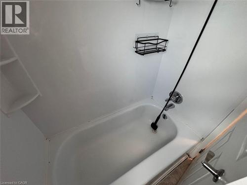 5 Viking Court Unit# 304, Grimsby, ON - Indoor Photo Showing Bathroom