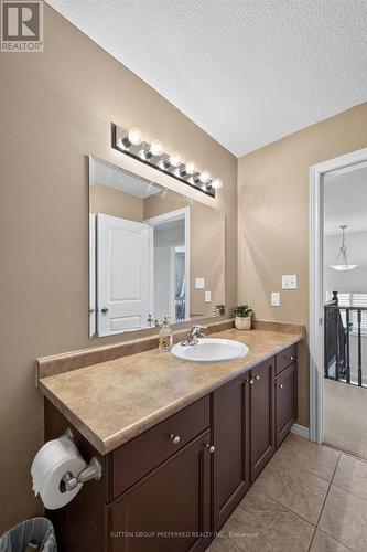 3288 Turner Crescent, London South (South U), ON - Indoor Photo Showing Bathroom