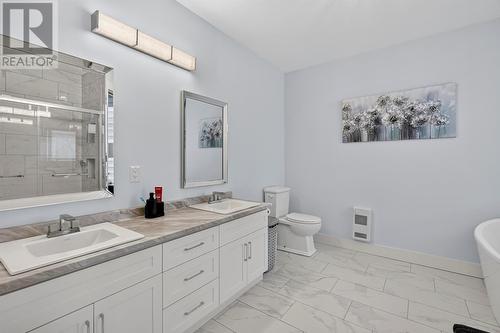 6-14A Drover'S Road, Upper Island Cove, NL - Indoor Photo Showing Bathroom