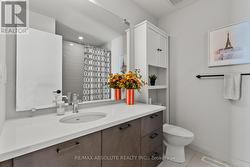 Main Bathroom - 