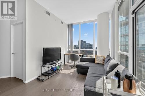 5102 - 45 Charles Street E, Toronto, ON - Indoor Photo Showing Living Room