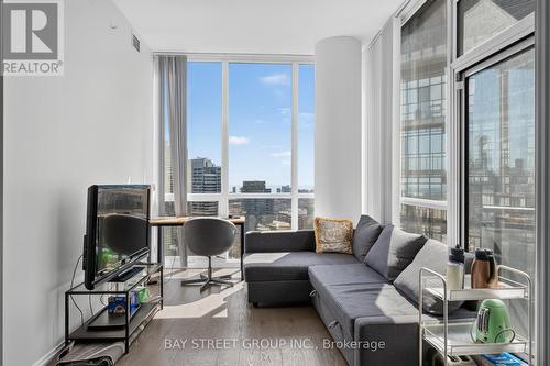 5102 - 45 Charles Street E, Toronto, ON - Indoor Photo Showing Living Room