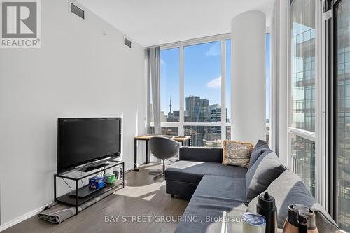 5102 - 45 Charles Street E, Toronto, ON - Indoor Photo Showing Living Room
