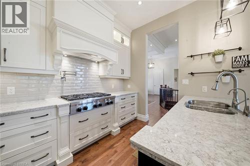 14 Ellington Place, Brantford, ON - Indoor Photo Showing Kitchen With Upgraded Kitchen
