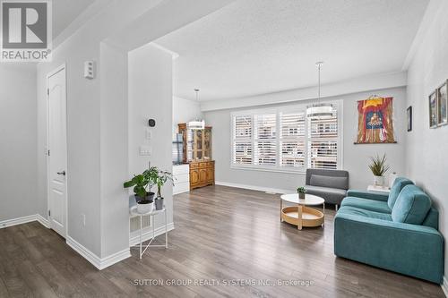 11 Fusilier Drive, Toronto, ON - Indoor Photo Showing Living Room