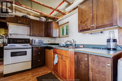 1624 Tilton Line, Wheatley, ON - Indoor Photo Showing Kitchen With Double Sink