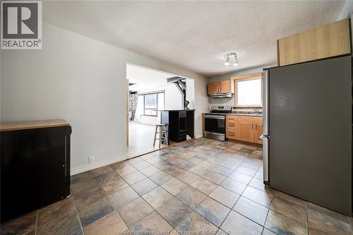 1650 Glendale, Windsor, ON - Indoor Photo Showing Kitchen