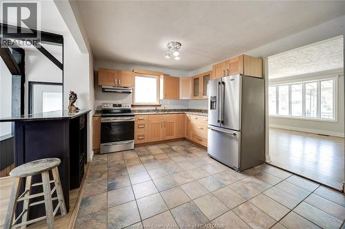 1650 Glendale, Windsor, ON - Indoor Photo Showing Kitchen