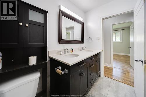 1650 Glendale, Windsor, ON - Indoor Photo Showing Bathroom