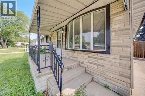 1650 Glendale, Windsor, ON - Outdoor