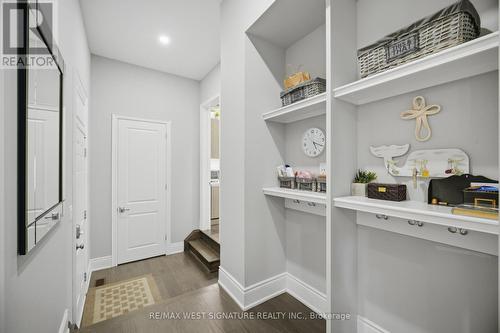 56 Sir Henry Court, King, ON - Indoor Photo Showing Other Room
