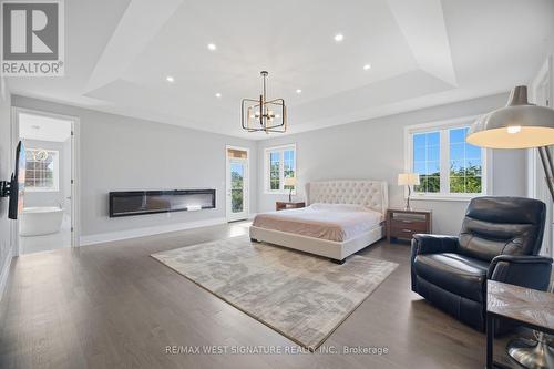 56 Sir Henry Court, King, ON - Indoor Photo Showing Living Room With Fireplace