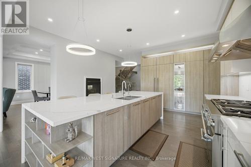 56 Sir Henry Court, King, ON - Indoor Photo Showing Kitchen With Double Sink With Upgraded Kitchen