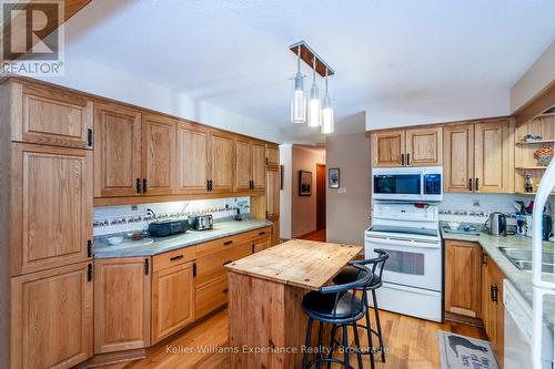 63 Lorne Avenue, Penetanguishene, ON - Indoor Photo Showing Kitchen