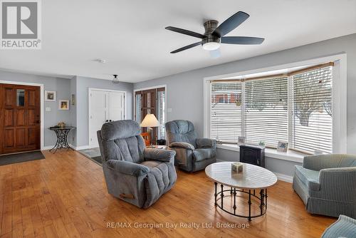 63 Lepage Drive, Penetanguishene, ON - Indoor Photo Showing Living Room